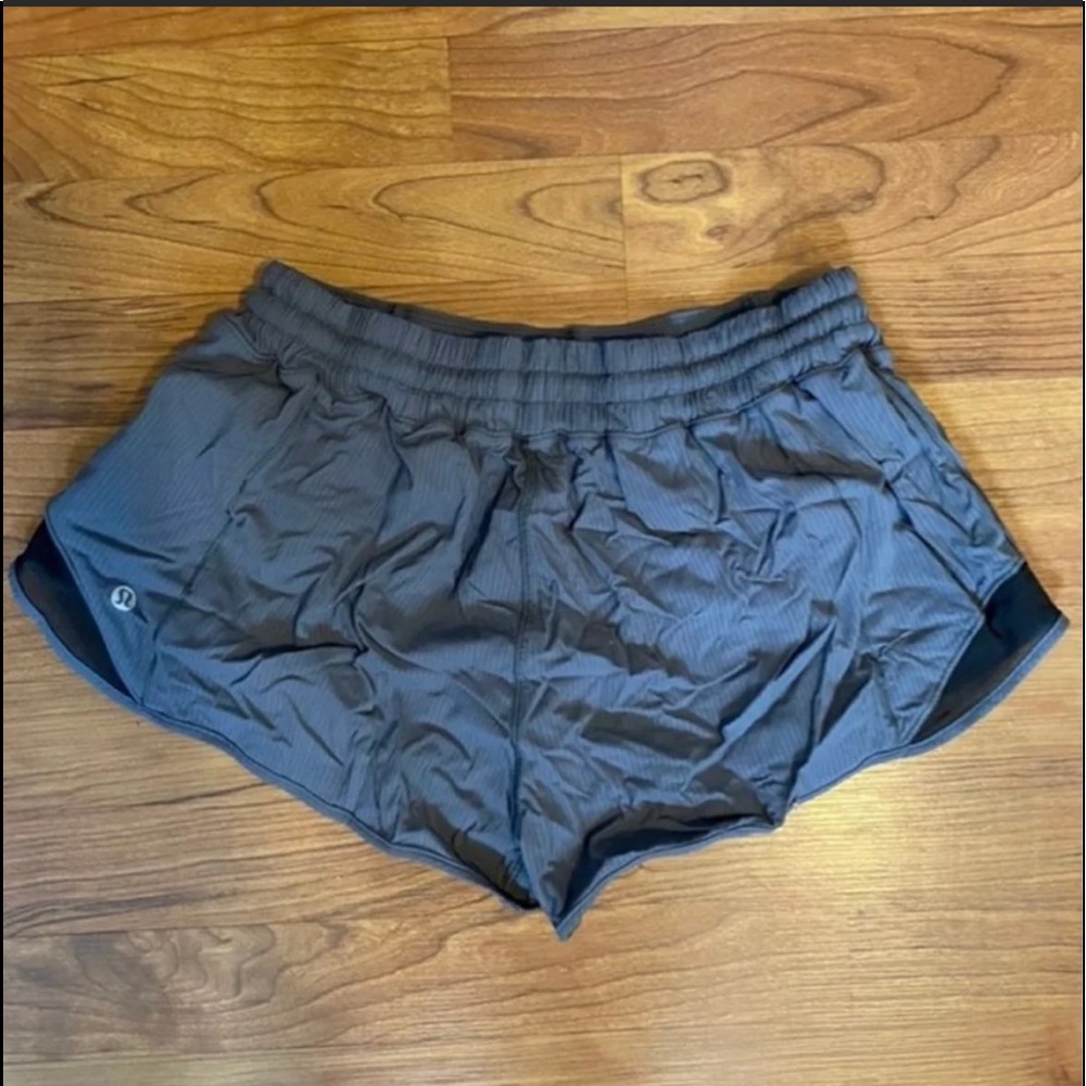Lululemon hotty hot shorts 2.5”